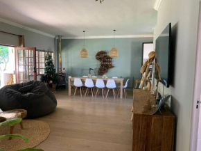 Cheerful 2/3 Bedroom Beach House